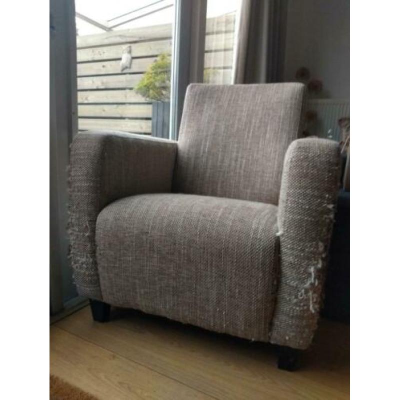 Gratis, fauteuil in zandkleur.