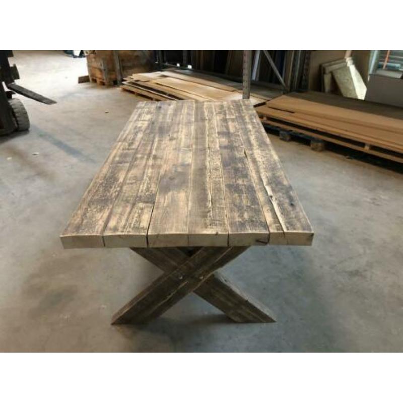 Robuust sloop houten balken eettafel