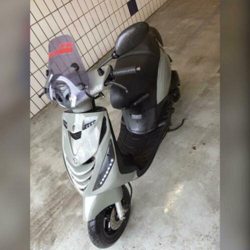 Piaggio zip 2017 met begrenzer! (Kapschade)