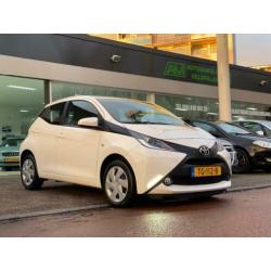 Toyota Aygo 1.0 VVT-i x-nav 1e Eigenaar/Nw Apk/Cruise/Camera
