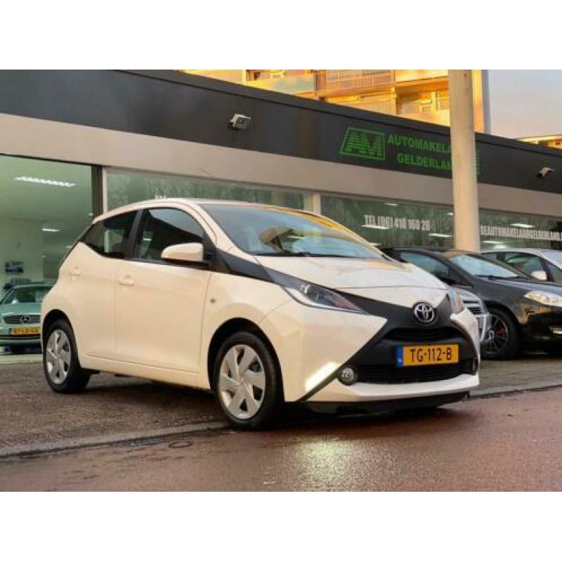 Toyota Aygo 1.0 VVT-i x-nav 1e Eigenaar/Nw Apk/Cruise/Camera