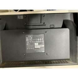Monitor 18 inch HP met muur bevestiging
