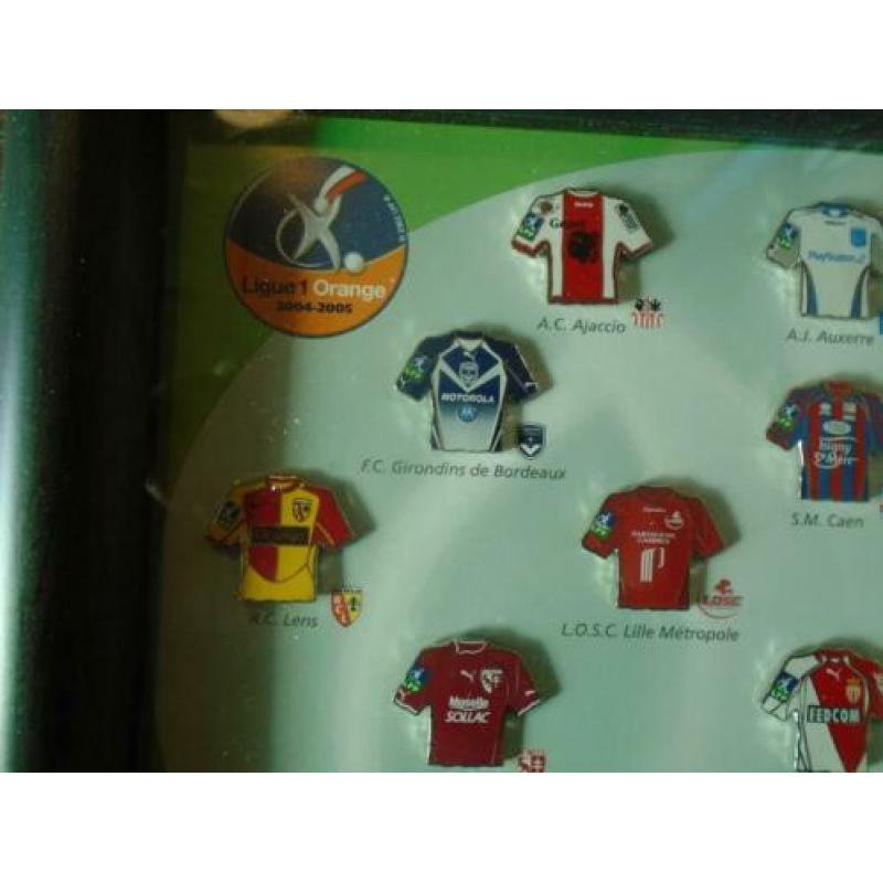 20 nieuwe pins in schilderij van Voetbalshirts Lique 1 2004/