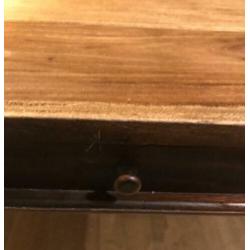 Mooie versleten maar degelijke eettafel koloniaal hout.