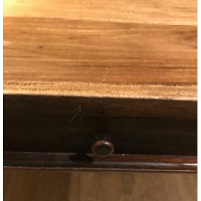Mooie versleten maar degelijke eettafel koloniaal hout.