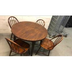 Edsby Verken sweden scandinavisch design stoelen en tafel