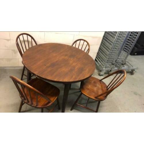 Edsby Verken sweden scandinavisch design stoelen en tafel