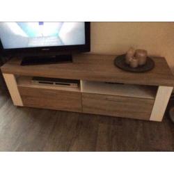 Tv kast met wandplank