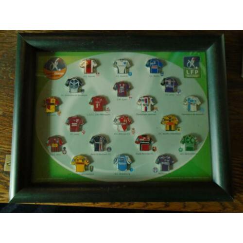 20 nieuwe pins in schilderij van Voetbalshirts Lique 1 2004/