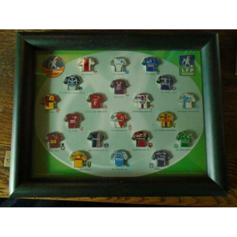 20 nieuwe pins in schilderij van Voetbalshirts Lique 1 2004/