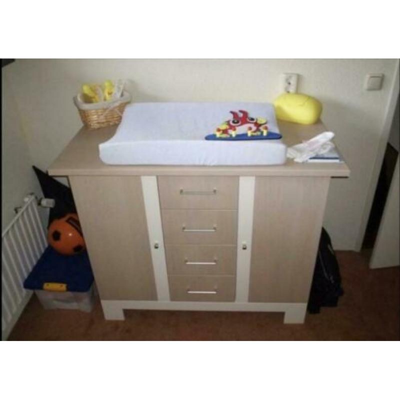 Gebruikte wit eiken (fineer) babykamer te koop
