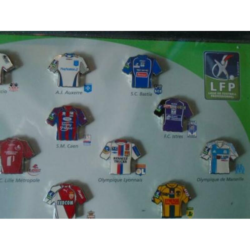 20 nieuwe pins in schilderij van Voetbalshirts Lique 1 2004/