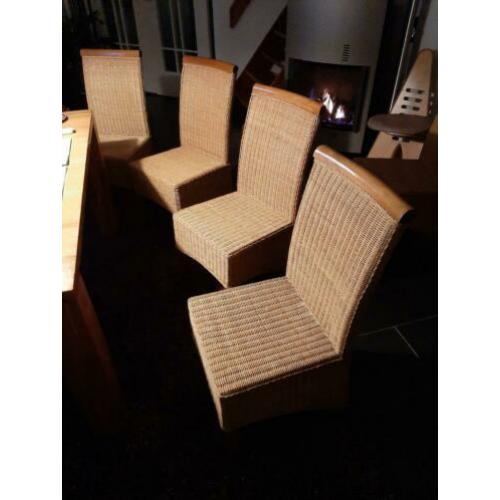 Nog heel nette rieten / rotan eetkamer stoelen