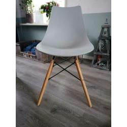 4 eetkamerstoelen lichtgrijs