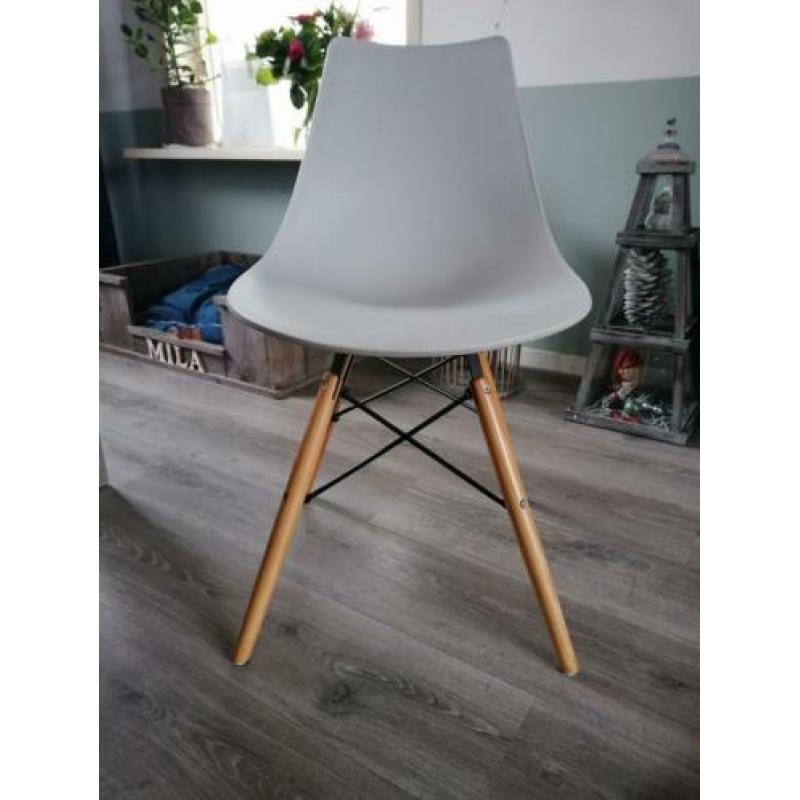 4 eetkamerstoelen lichtgrijs
