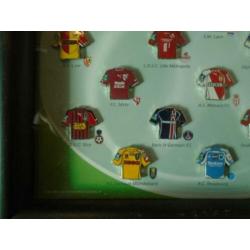 20 nieuwe pins in schilderij van Voetbalshirts Lique 1 2004/