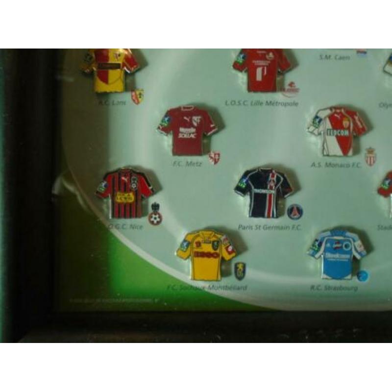 20 nieuwe pins in schilderij van Voetbalshirts Lique 1 2004/