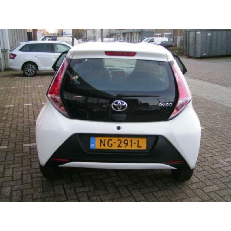 Toyota Aygo 1.0 VVT-i x-now