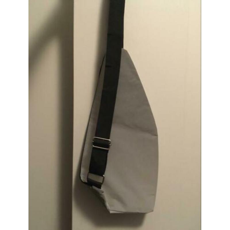 Weekday shoulder bag schoudertas reflecterend