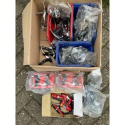 Grote partij fietsonderdelen en buitenbanden in 1 koop,