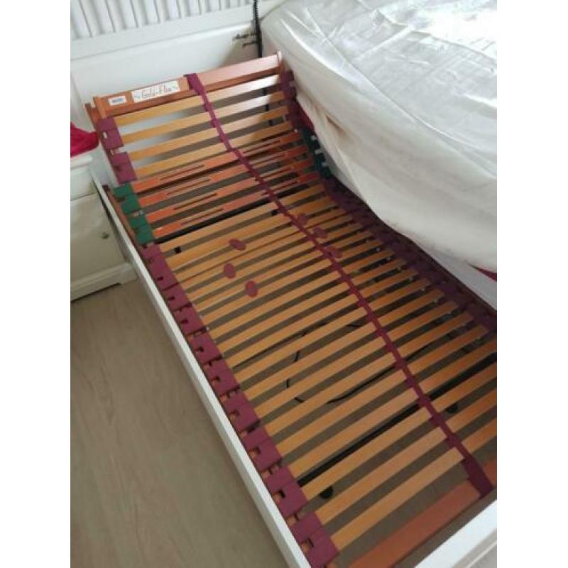tweepersoonsbed elektrisch 200 c.m /180 c.m 2 jaar oud