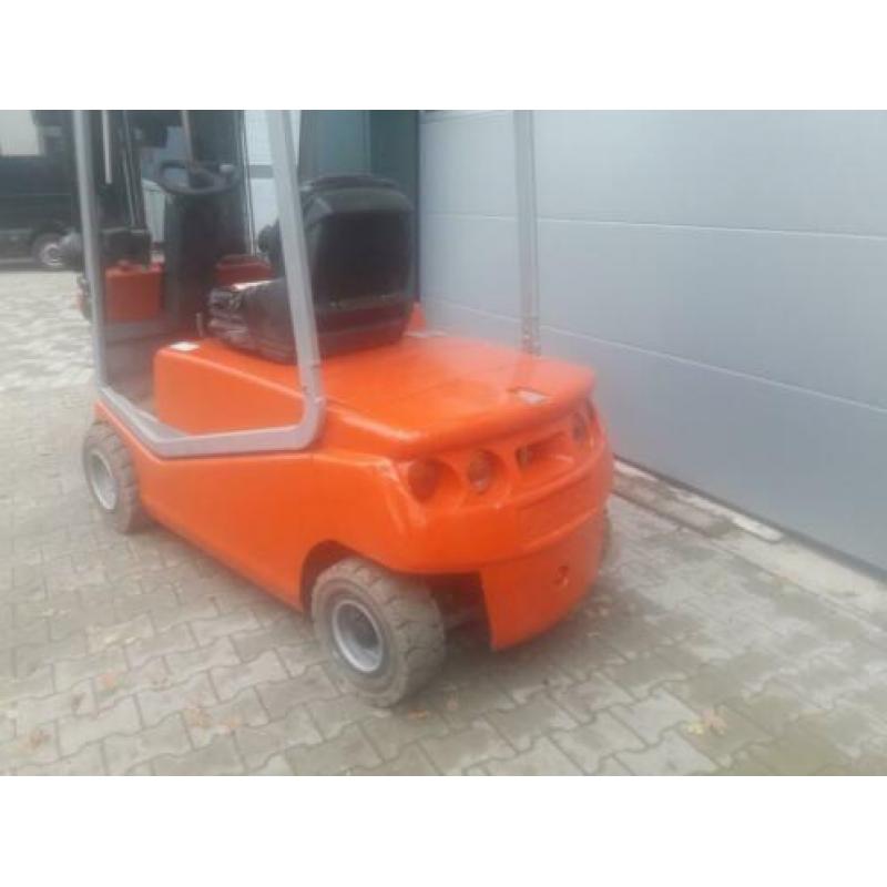 BT Heftruck 2 ton triplo, freelift, sideshift bj 2008