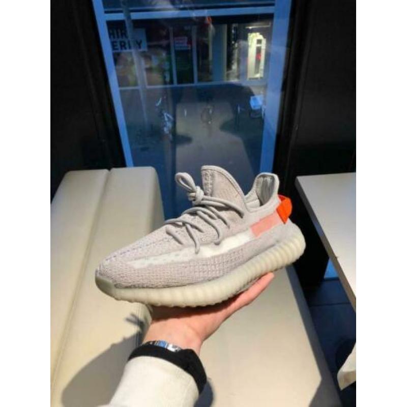 Yeezy boost 350 v2 Maat 42 & 44