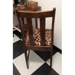 Art deco stoel met print stof
