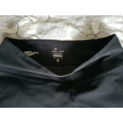 2 Nike dry-fit sportbroeken, wijde pijpen, maat M