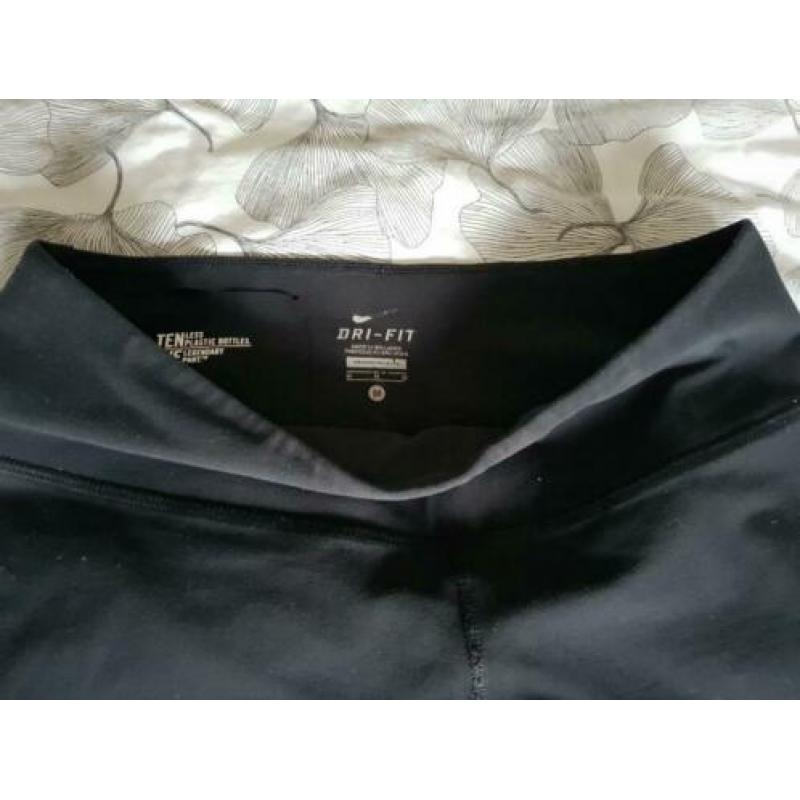 2 Nike dry-fit sportbroeken, wijde pijpen, maat M