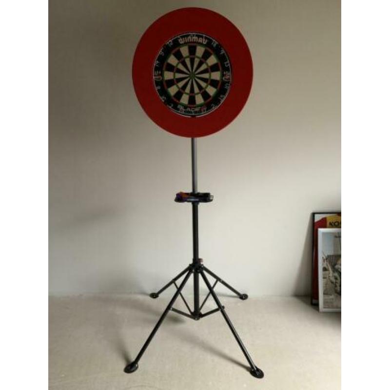 Winmau dart standaard - evt. inclusief dartbord en surround