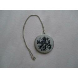 antieke grote zilveren hanger met zilver aan ketting