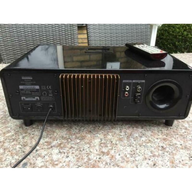 Radio stereo zwart model: MD332 met iPod dock 30 pin.