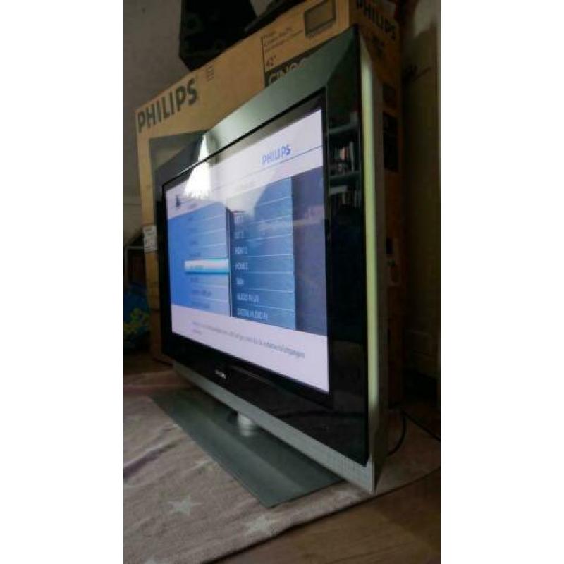 PHILIPS 42 inch Cineos Ambilight Flat TV Nieuwstaat + Doos!