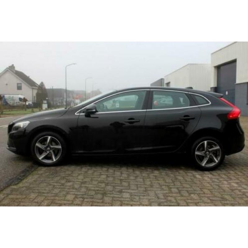 Volvo V40 2.0 D2 Summum + Leder + Navi + 16 inch R-Design +