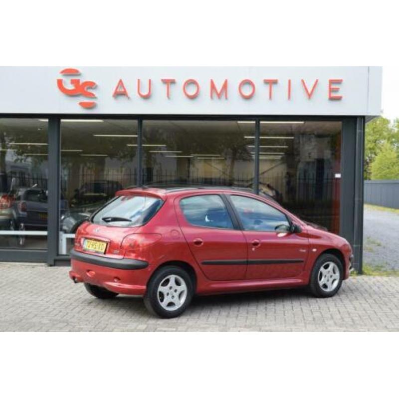 Peugeot 206 1.4 75PK Gentry Premium autm. 5d met ecc en pano