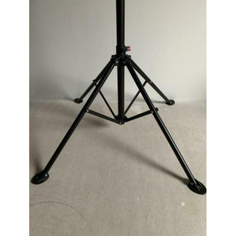 Winmau dart standaard - evt. inclusief dartbord en surround