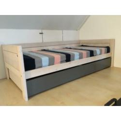 Lifetime bed met laden en matras