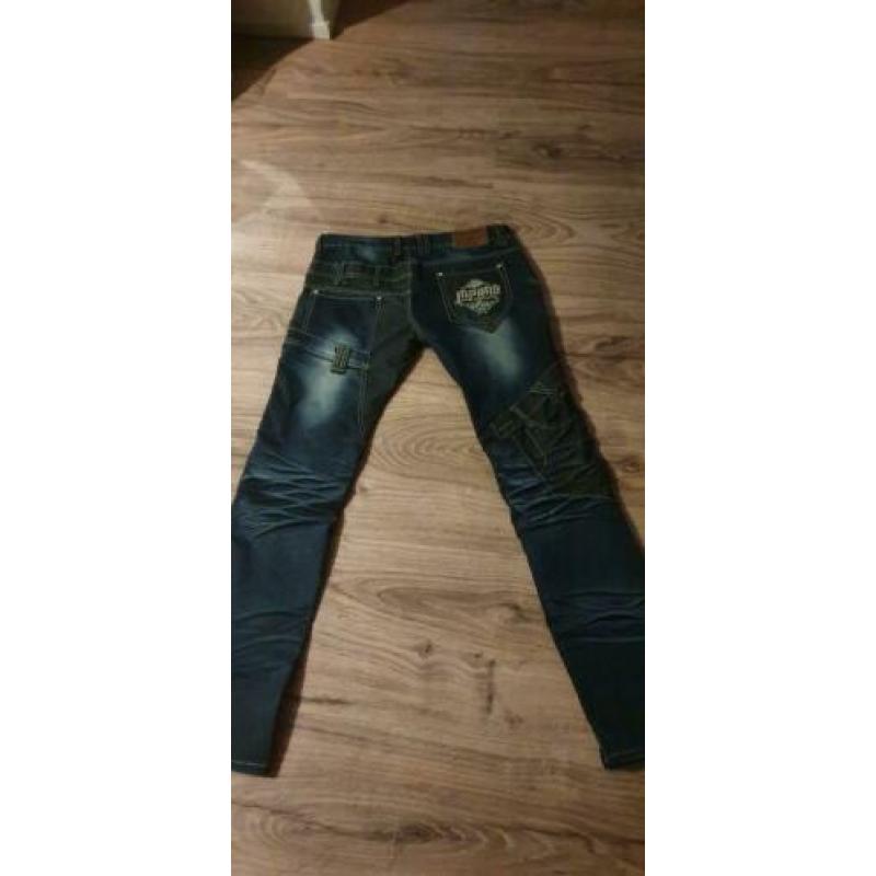2 broeken en sportpak