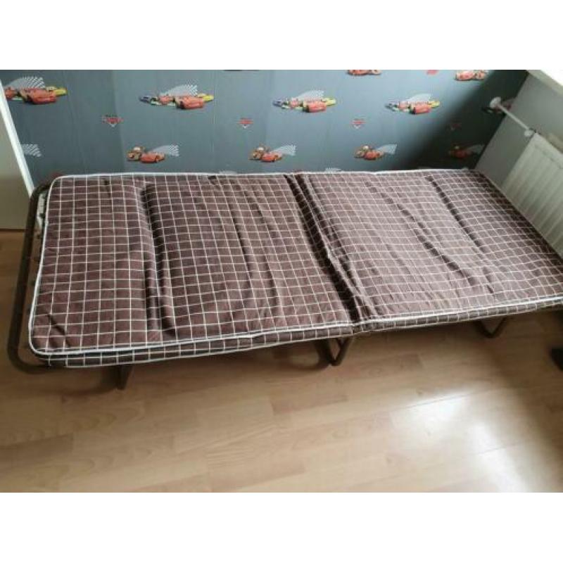 Inklapbaar logeerbed