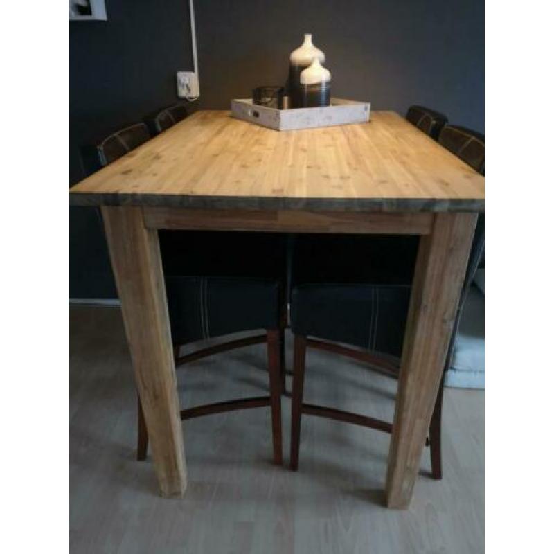 Tafel + optioneel stoelen