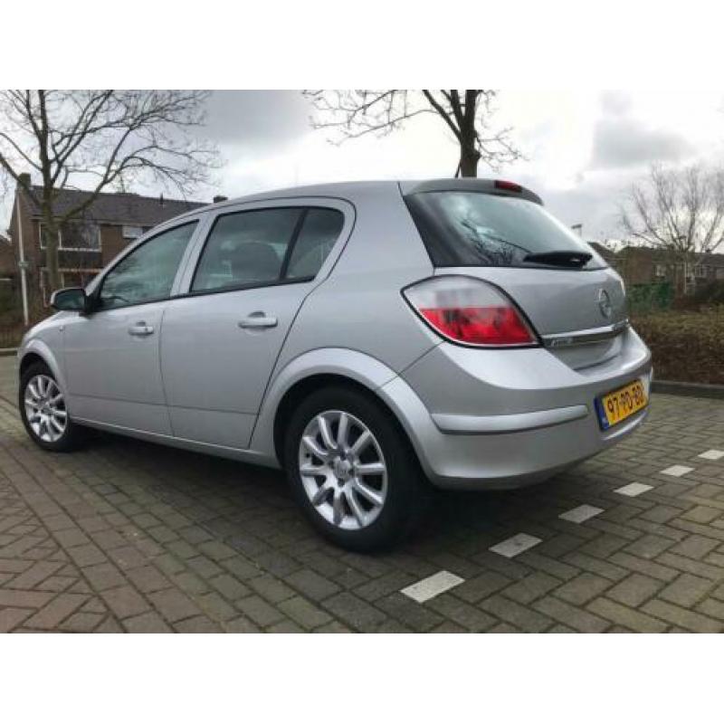 Opel Astra 1.6 16V 5D 77KW 2004 Grijs