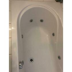 sanitair Freehander, bad, douche, spiegel, zeep, kranen