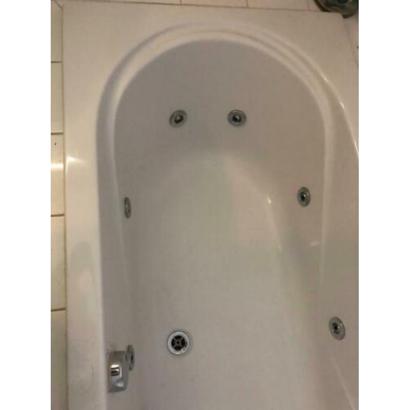 sanitair Freehander, bad, douche, spiegel, zeep, kranen