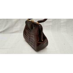 D377: VINTAGE handtas van bruin reptiel leder AGUE .