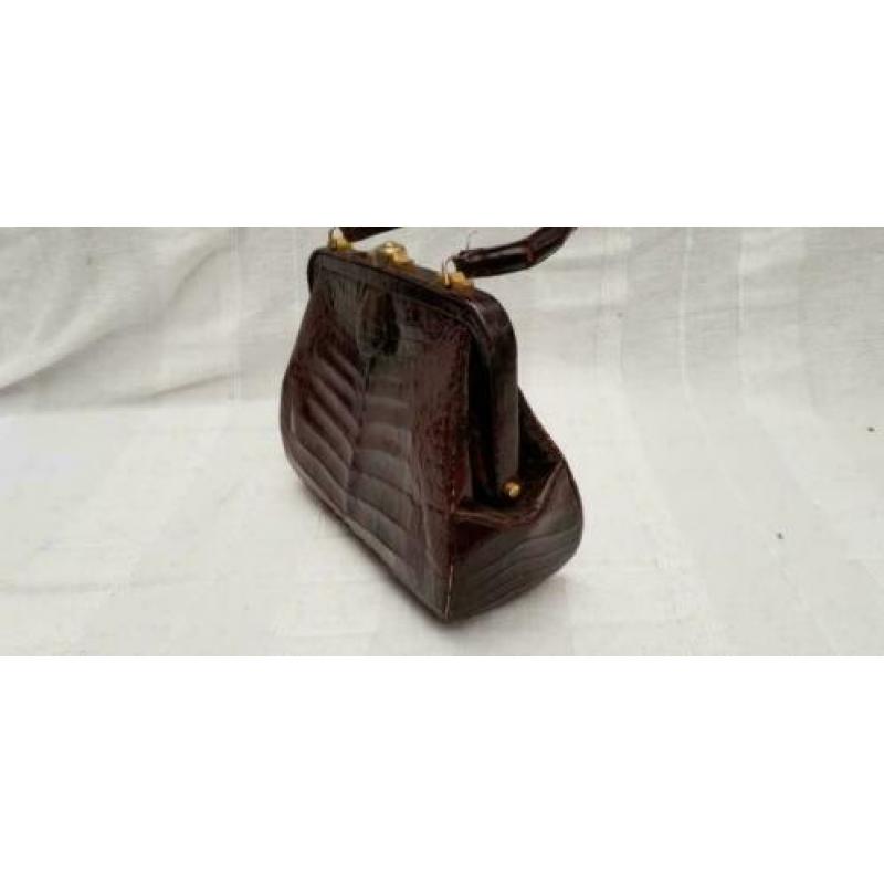 D377: VINTAGE handtas van bruin reptiel leder AGUE .