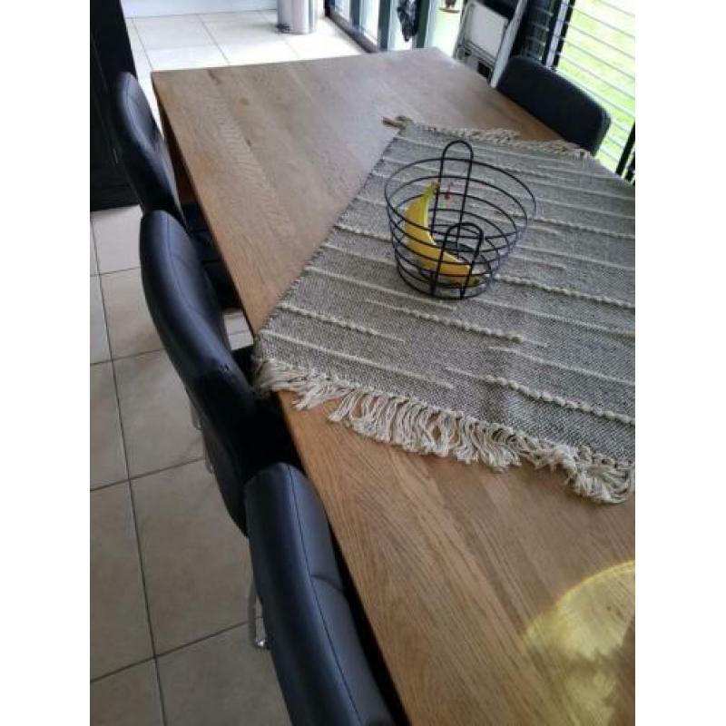 Degelijke massief blank eiken tafel (200×90) met 6 stoelen..