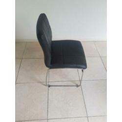 Degelijke massief blank eiken tafel (200×90) met 6 stoelen..