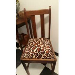 Art deco stoel met print stof