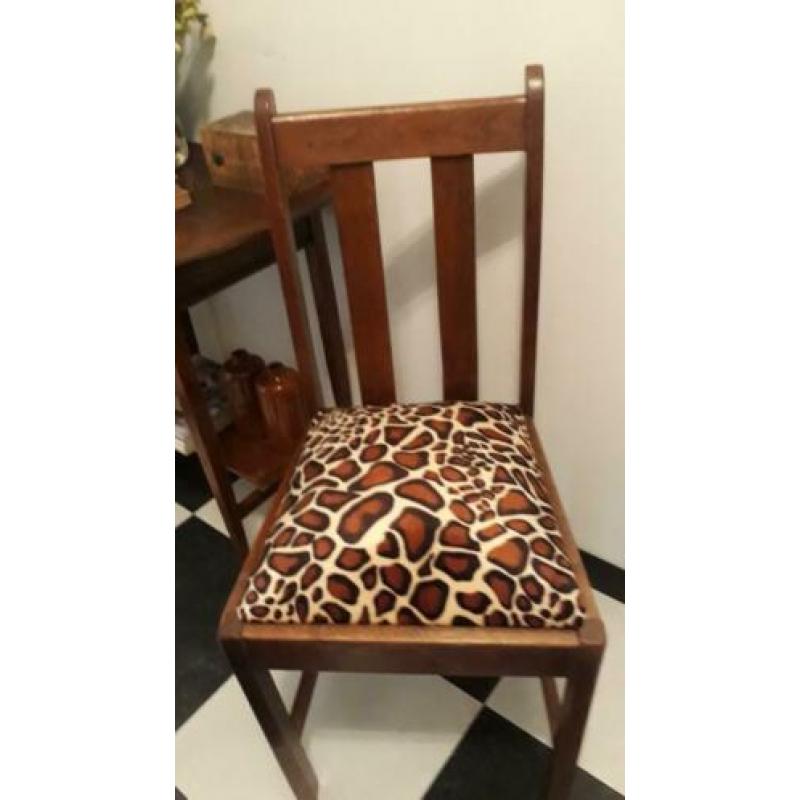 Art deco stoel met print stof